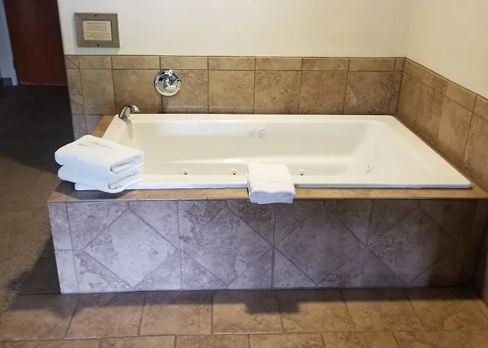 Grand View Inn & Suites