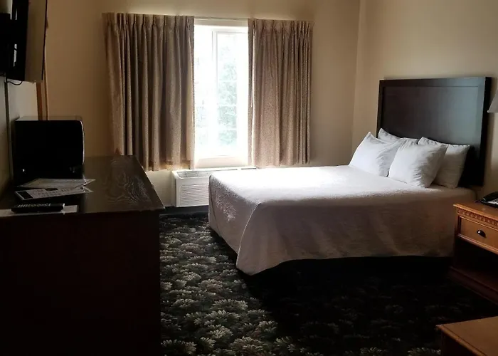 Grand View Inn & Suites